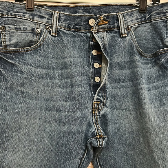 Levi’s 501 Classic Blue Men's Jeans Button Fly - Picture 3 of 4